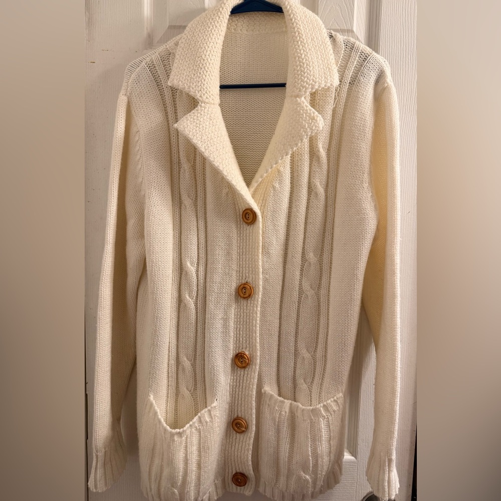 Beautiful Women's Cream Cable Knit Sweater size large